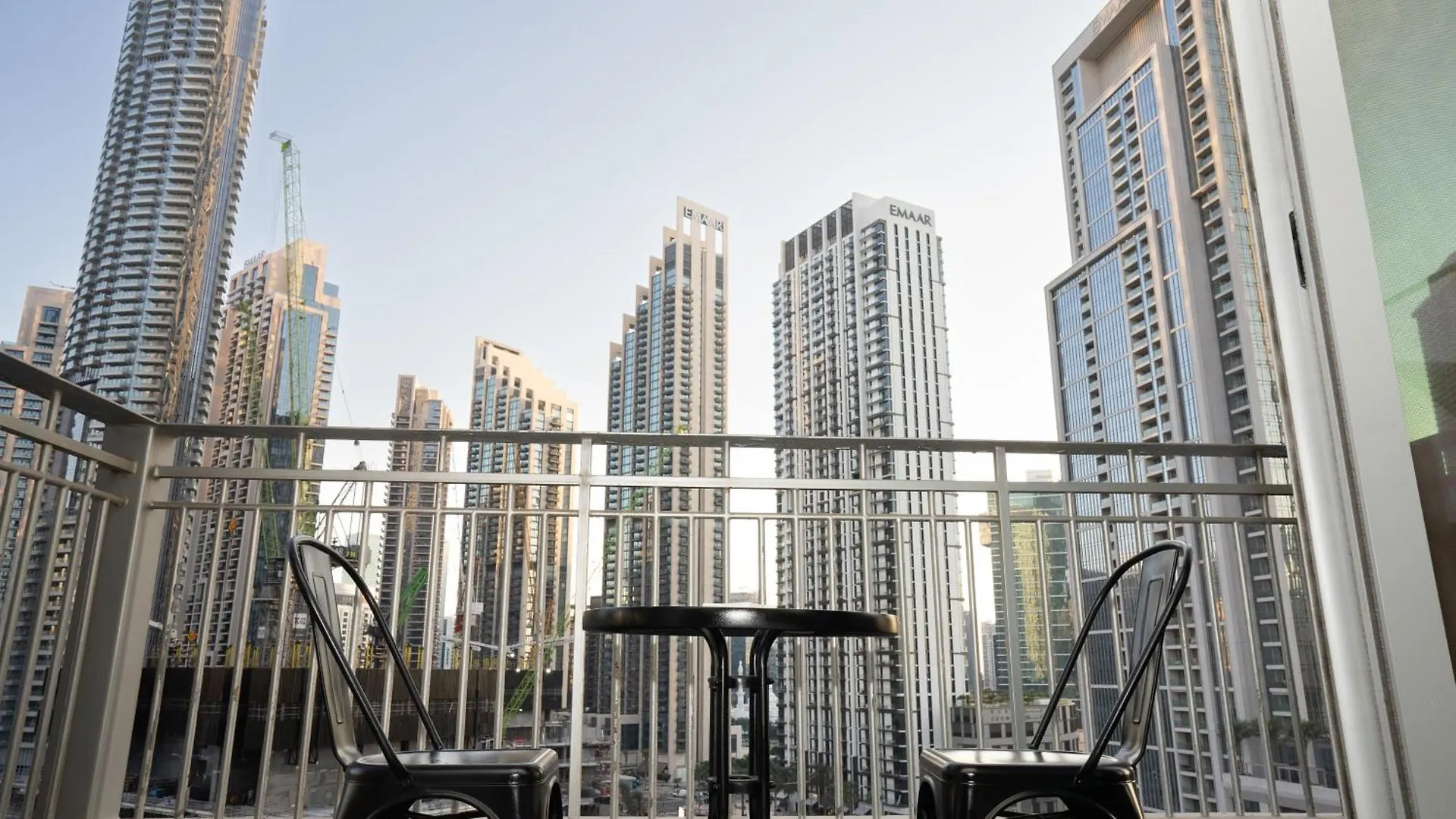 Modern Apartment Near Burj Khalifa Dubai 0*,