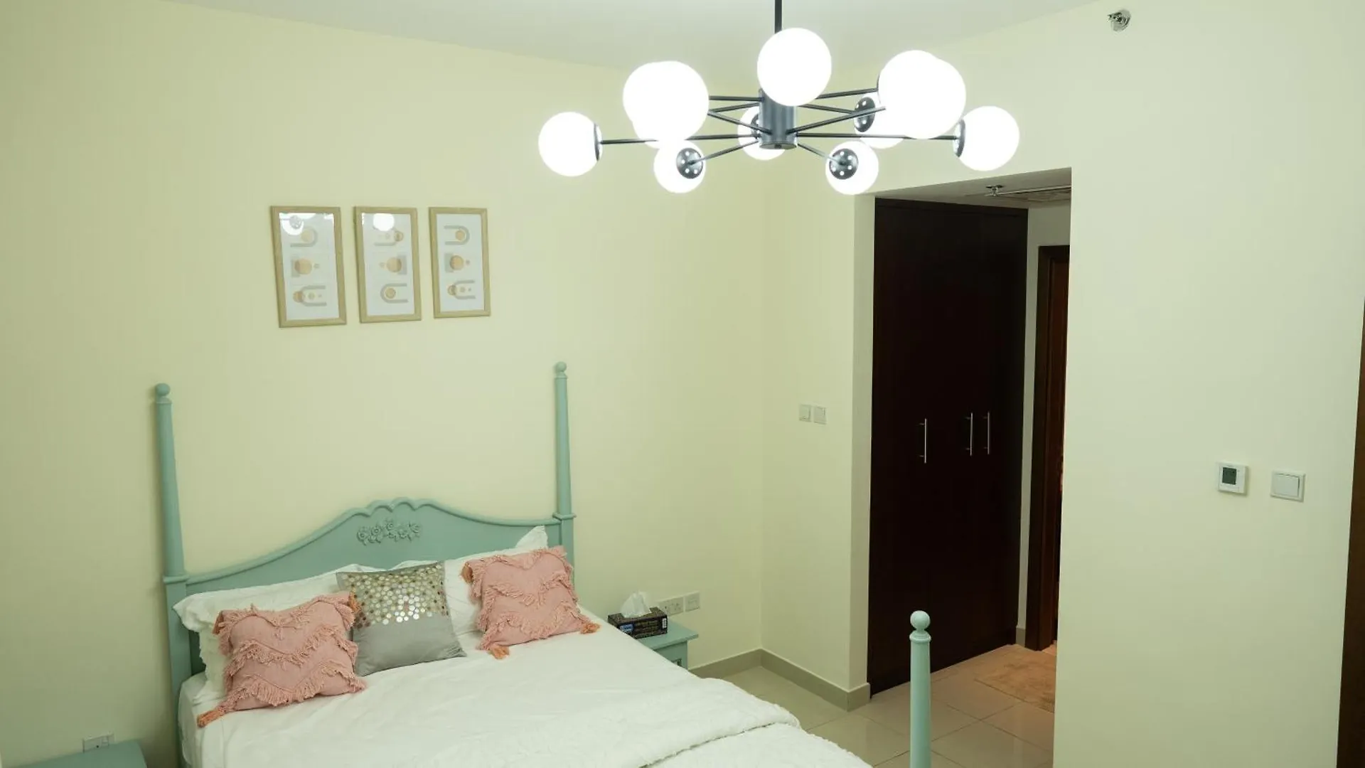Modern Apartment Near Burj Khalifa Dubai