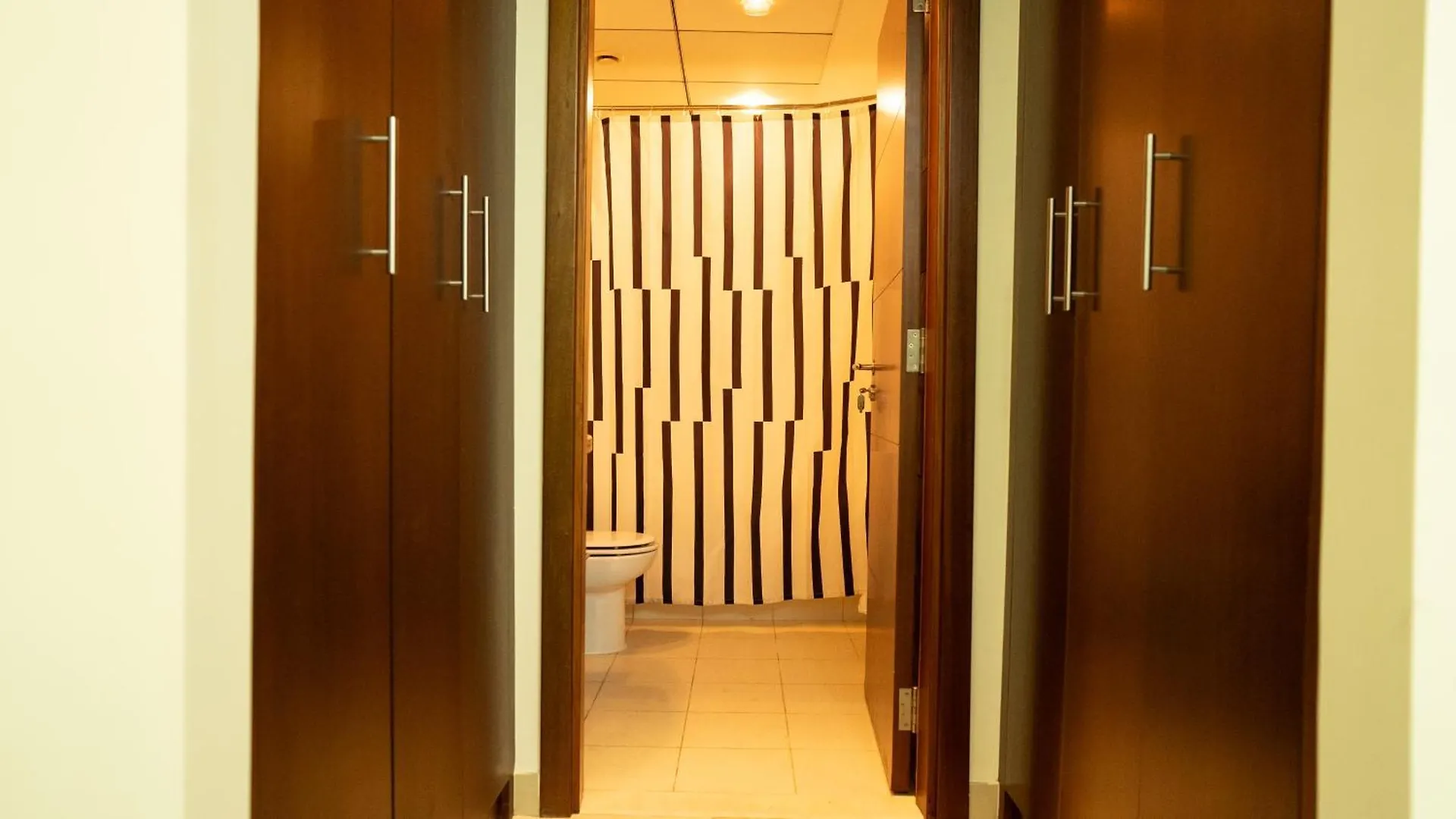 Modern Apartment Near Burj Khalifa Dubaj