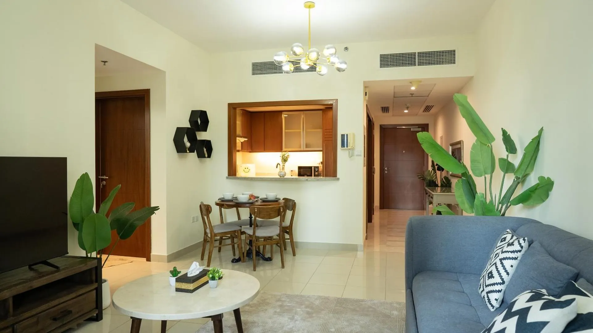 Modern Apartment Near Burj Khalifa Dubaj