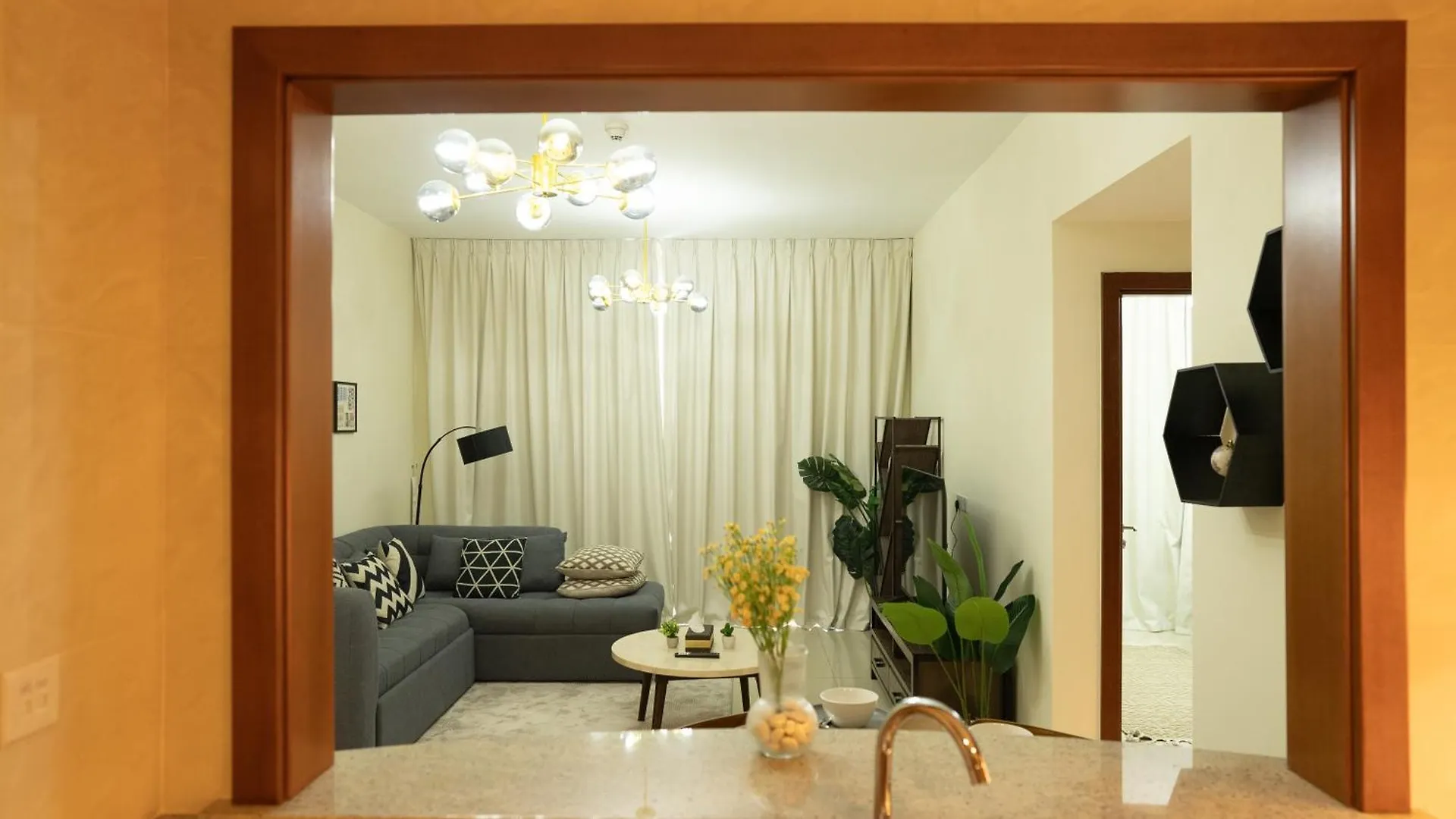 Modern Apartment Near Burj Khalifa Dubaj